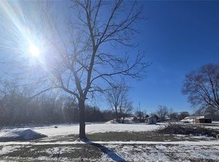 102 W 3rd St, Coffeen, IL