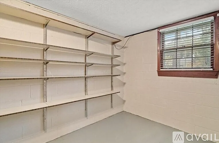 1712 Scampton Dr — Photo 23