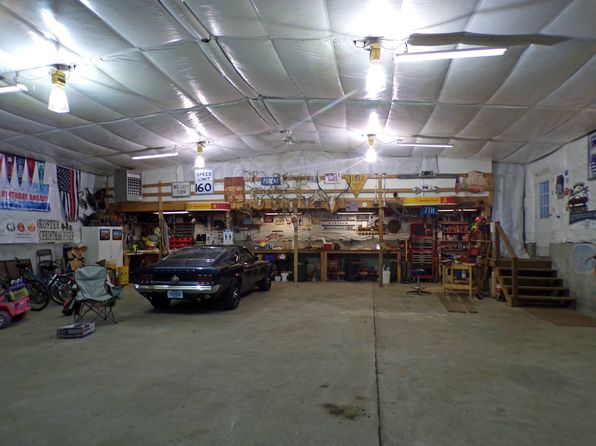 615 W 4th St, Miltonvale, KS 67466
