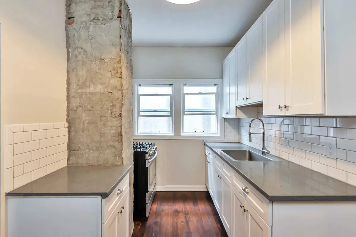 Wol02 - SE 12th — Photo 1