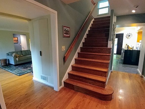 5th image of 3182 N Farmcrest Dr