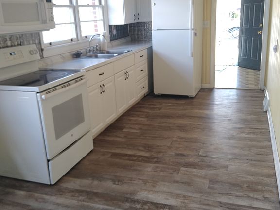 Kitchen
Appliances included