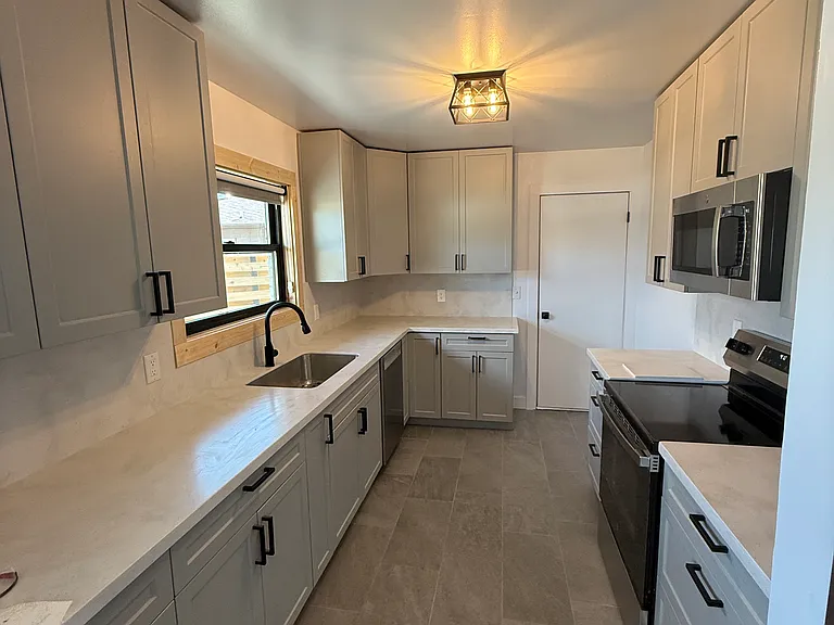 2514 Newton Ave — Photo 3