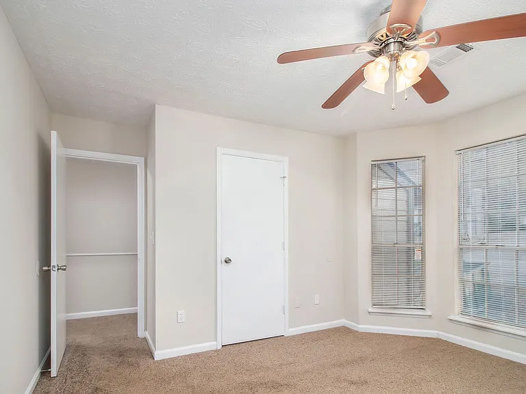 3470 Framingham Dr — Photo 10