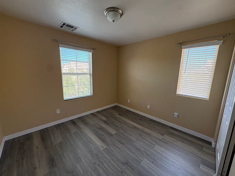 4725 Portola Vista Ave — Photo 33