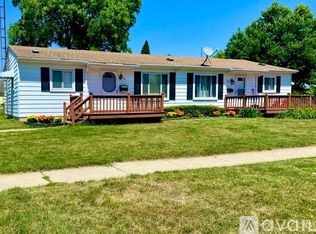 732 E Washington St, Howell, MI 48843