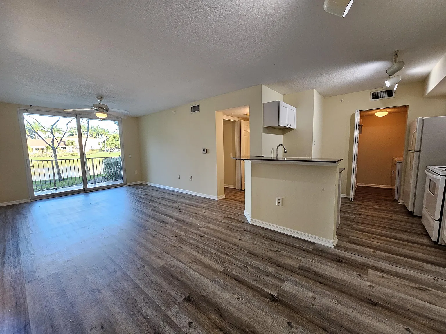 1 bed, 1.0 bath, 793 sqft, $1,850 — Photo 2
