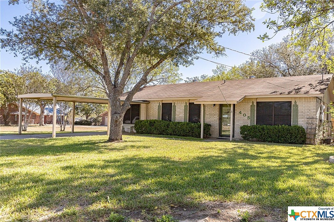 405 Montgomery St, Yoakum, TX 77995 Zillow