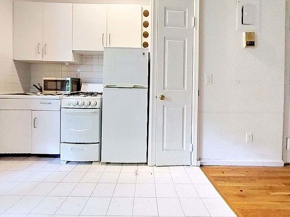3rd image of 322 E 89th St #3C1