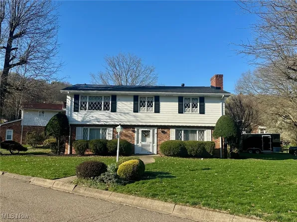 129 Roselawn Dr, Weirton, WV 26062