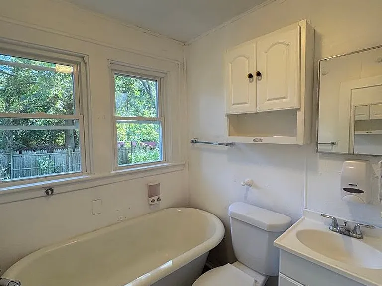 844 Lawton St — Photo 9