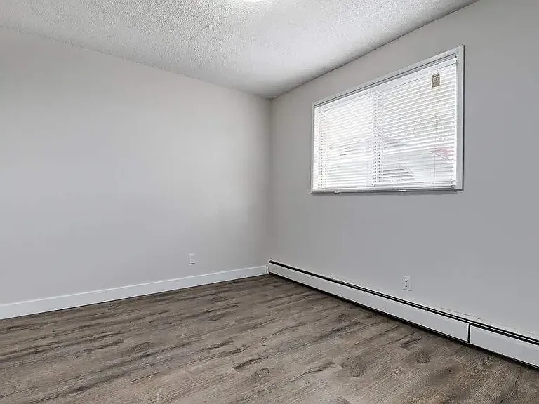 74 Dumont Cres — Photo 19