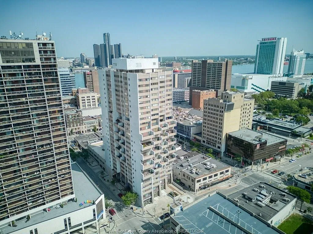 2 bed, 1.0 bath, 1035 sqft, $1,900 — Photo 2