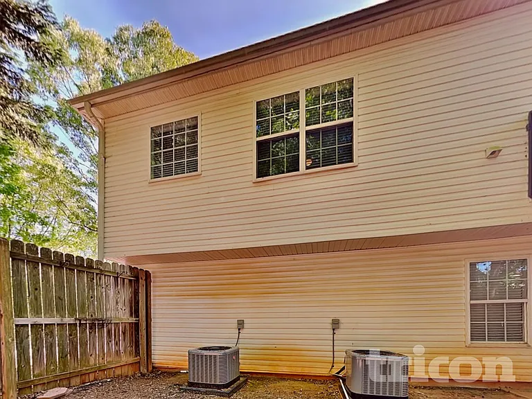 205 Highgrove Dr — Photo 16