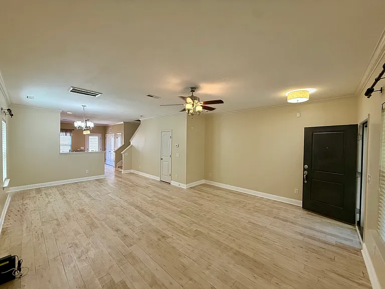 7007 McLothian Ln — Photo 9