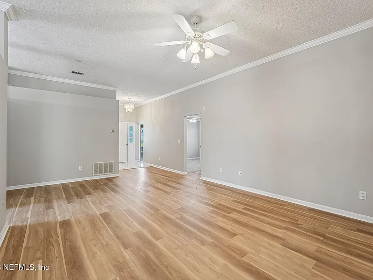 1219 Stern Way — Photo 6