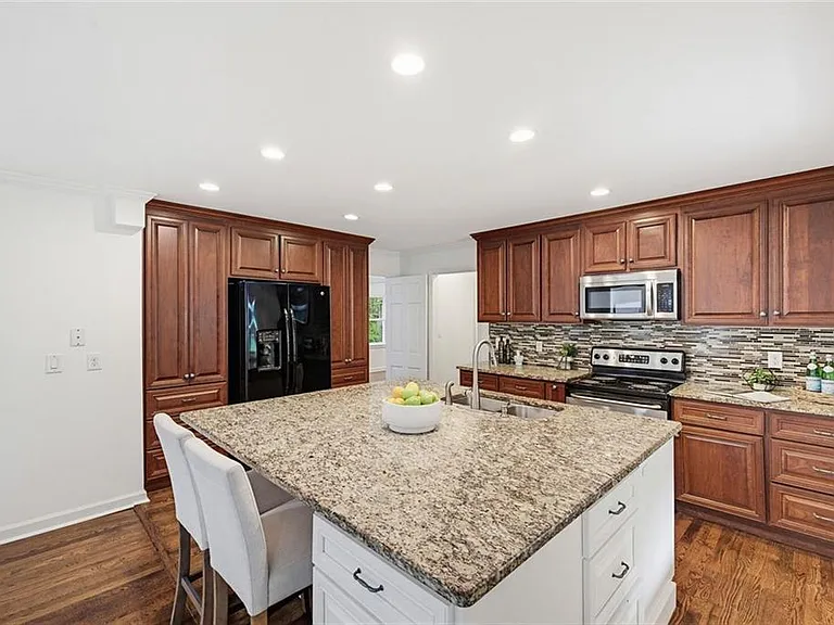445 Forest Hills Dr — Photo 4