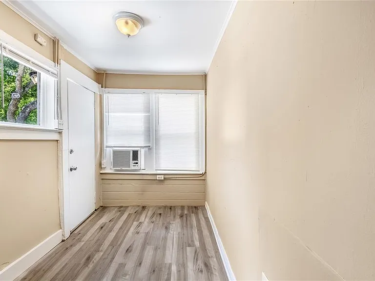 418 E Amelia Ave #G — Photo 3