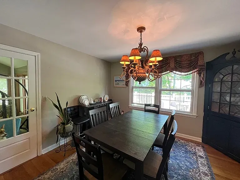 4 bed, 2.5 bath, 2463 sqft, $5,700 — Photo 4