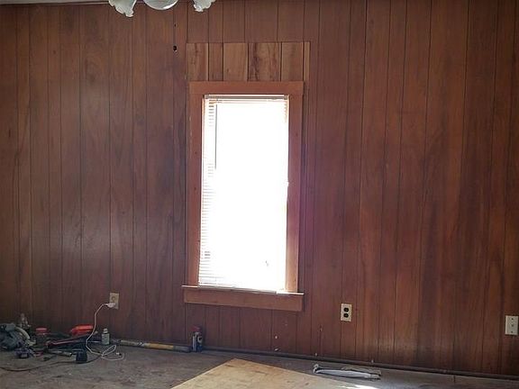 4th image of 916 E South Ave