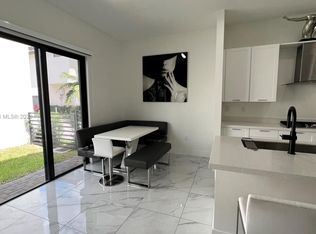 8226 NW 44th St #8226, Miami, FL 33166