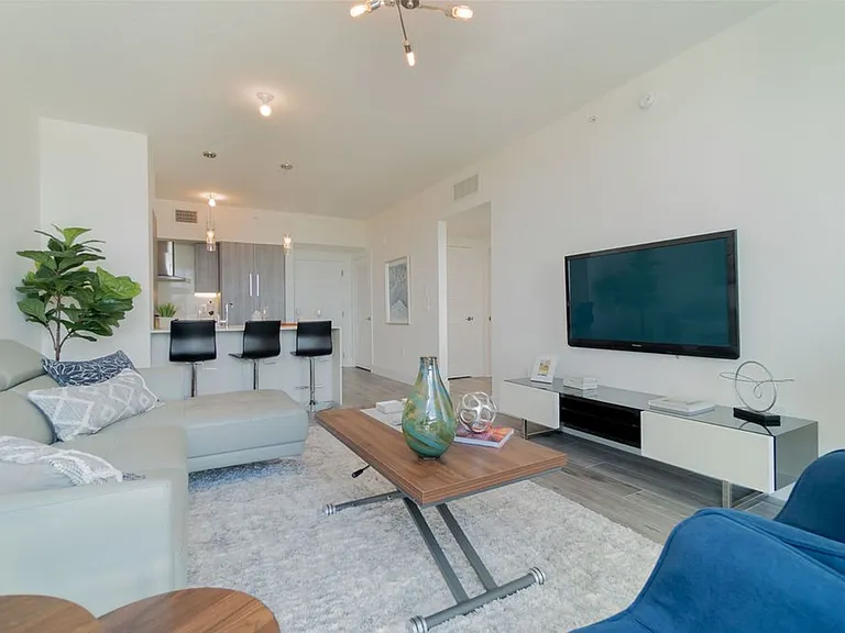 111 SE 1st Ave #512 — Photo 8