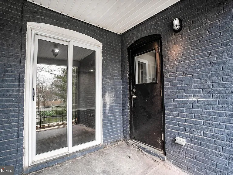 1001 Andrews Ave #5 — Photo 3