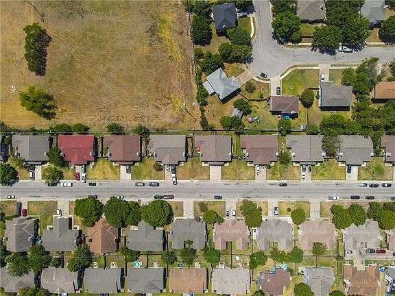4th image of 912/914 Hyridge Cir