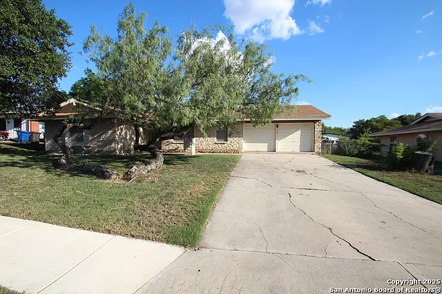 310 Threadneedle Ln