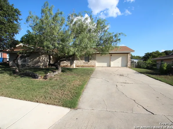 310 Threadneedle Ln, San Antonio, TX 78227