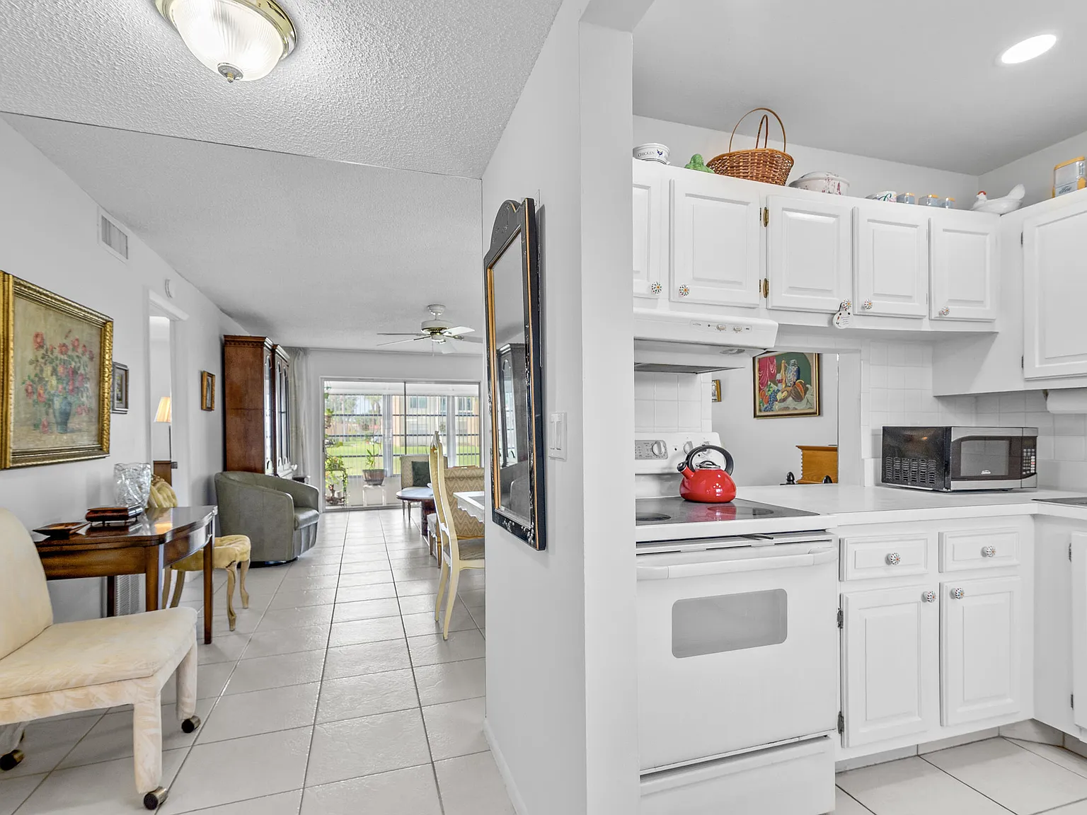 2 bed, 2.0 bath, 1021 sqft, $1,800 — Photo 2