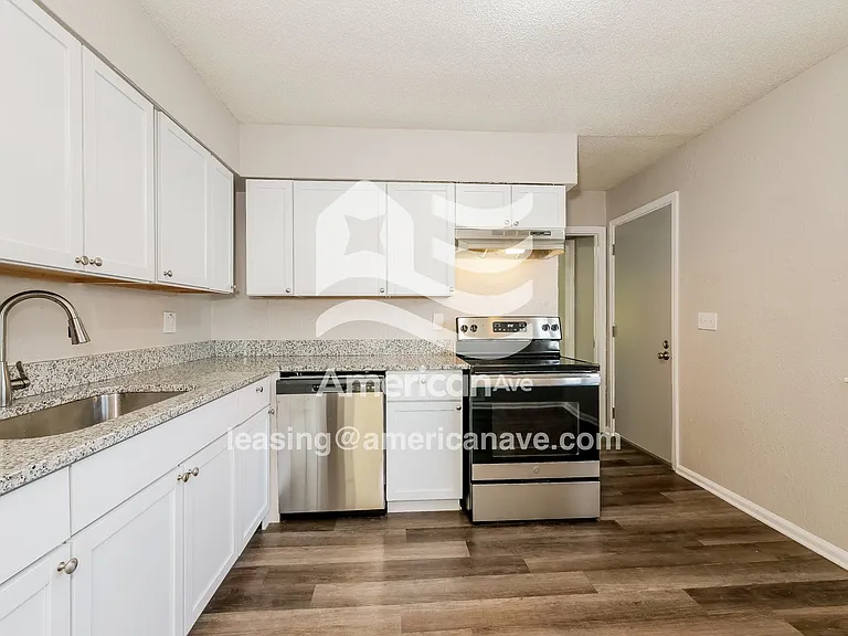 1692199_009_wm_-_kitchen_13184146.jpg