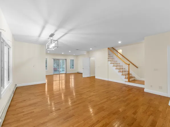 333 Lincoln Avenue image 8 of 37