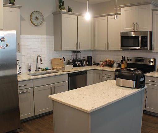 3rd image of 142 Spruce Hollow Cir