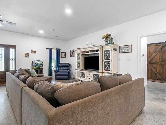 4th image of 113 Hudson Ridge Rd