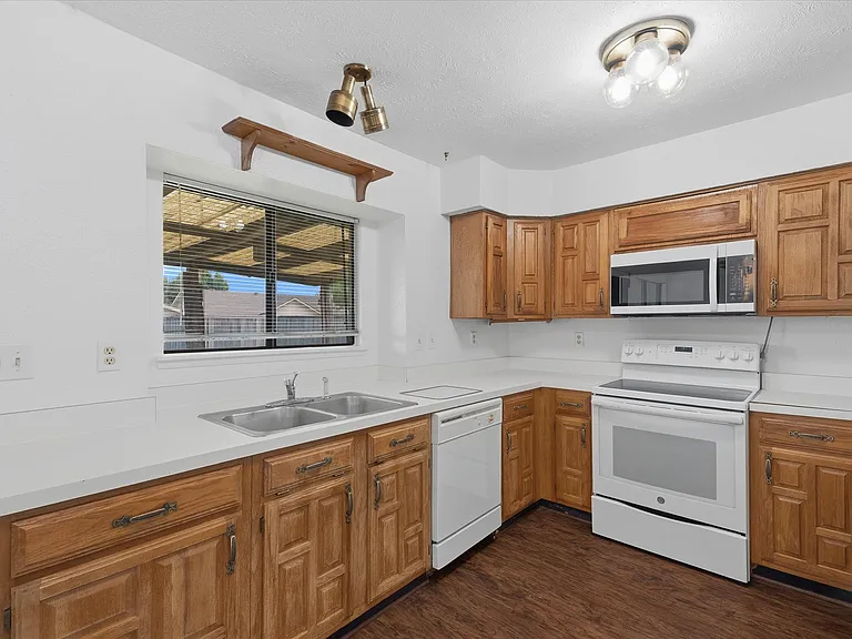 7612 Jerome Dr — Photo 13