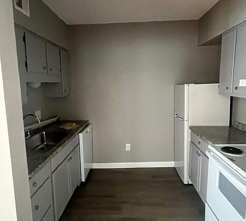 2nd image of 4451 Tracy Ave #1D