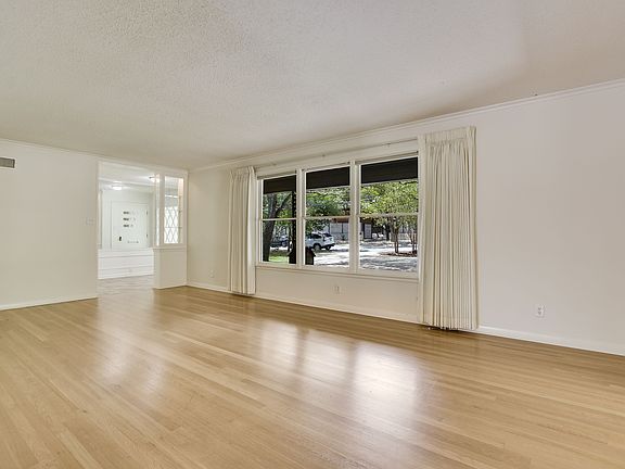 4th image of 4709 Crestway Dr