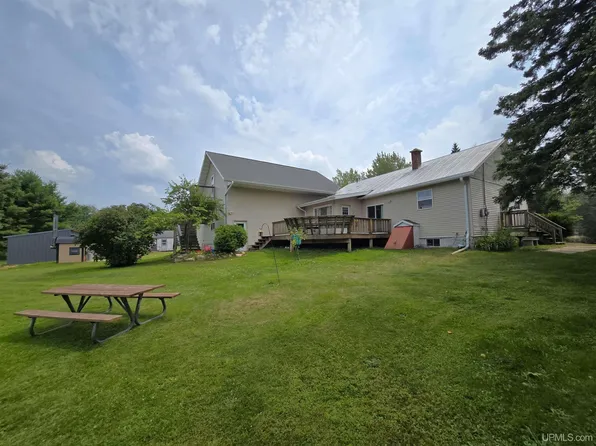 105 Dalton Rd, Skandia, MI 49885