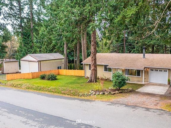 3rd image of 1021 211th Pl NE