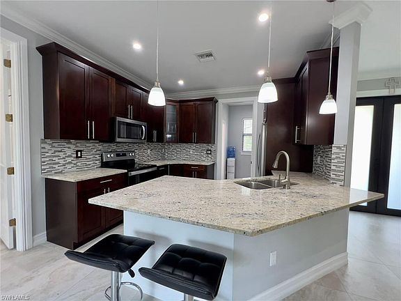4th image of 480 45th AVE NE