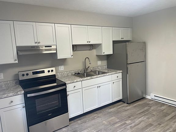 2nd image of 675 Banyon Tree Way #B