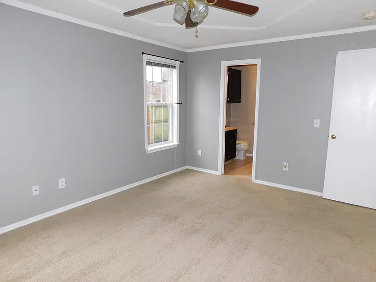 2123 Lakecrest Dr — Photo 10