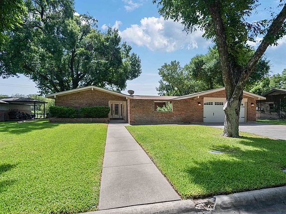 3rd image of 20 Larkwood Ln