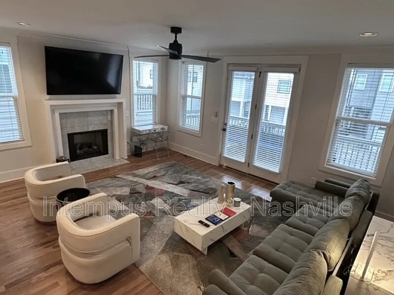 928 Southside Pl — Photo 16