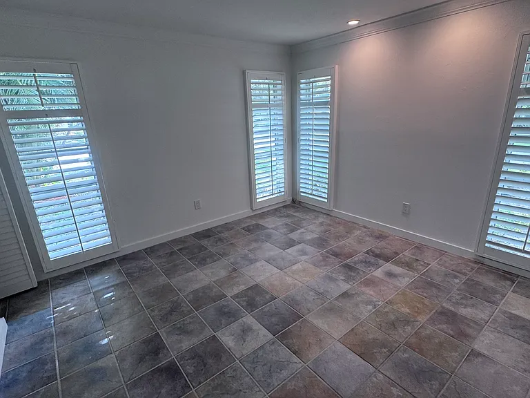 160 Georgetown Blvd — Photo 8