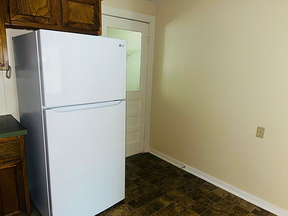 5th image of 214 W Marion St APT 2