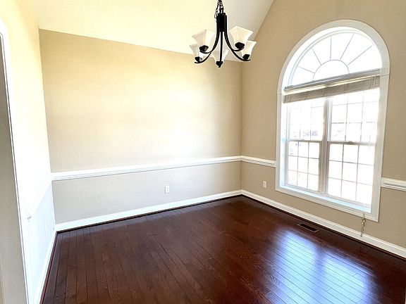 3rd image of 2045 Cherrytree Ln