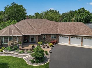 12400 Huntingdon Ln, Minnetonka, MN 55305