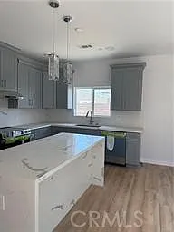 2 bed, 1000 sqft, $2,800 — Photo 2